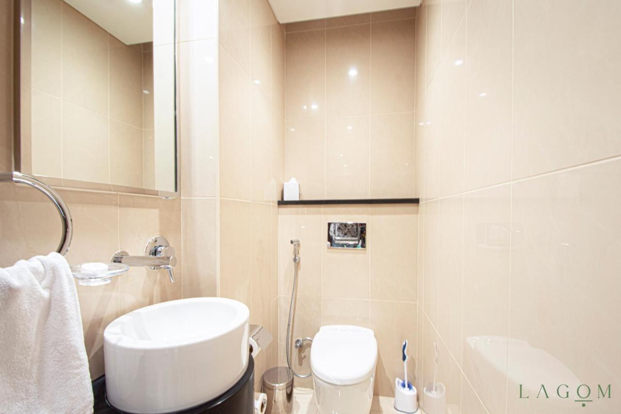 Songs Of The Lake By Lagom - Bonnington Apartment Jumeirah Lake Towers, Дубай Екстериор снимка